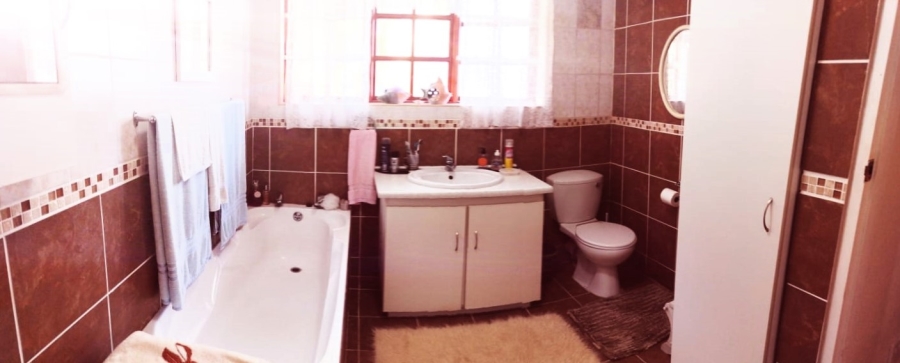 4 Bedroom Property for Sale in Noorsekloof Eastern Cape